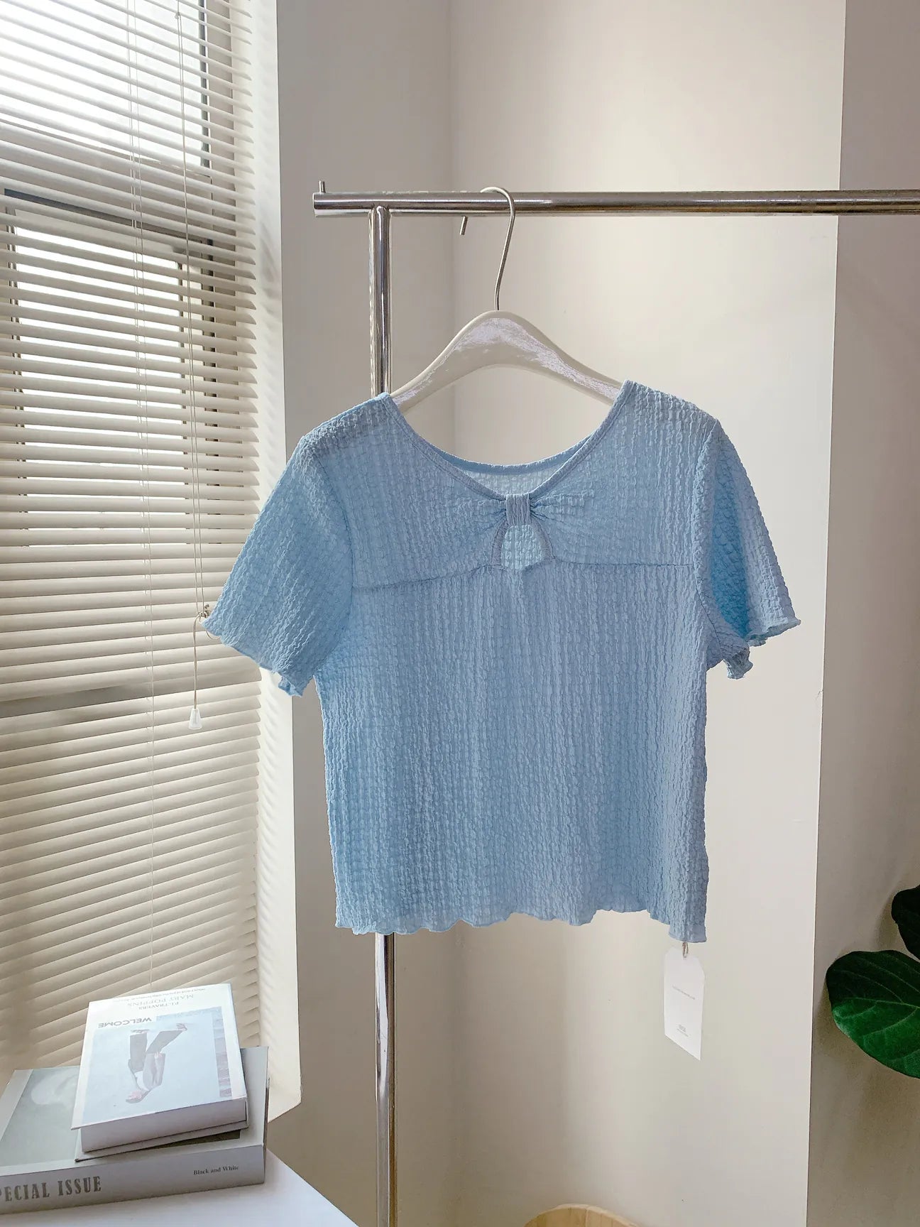 HELLO MILK TEE- 85305 領口鏤空上衣