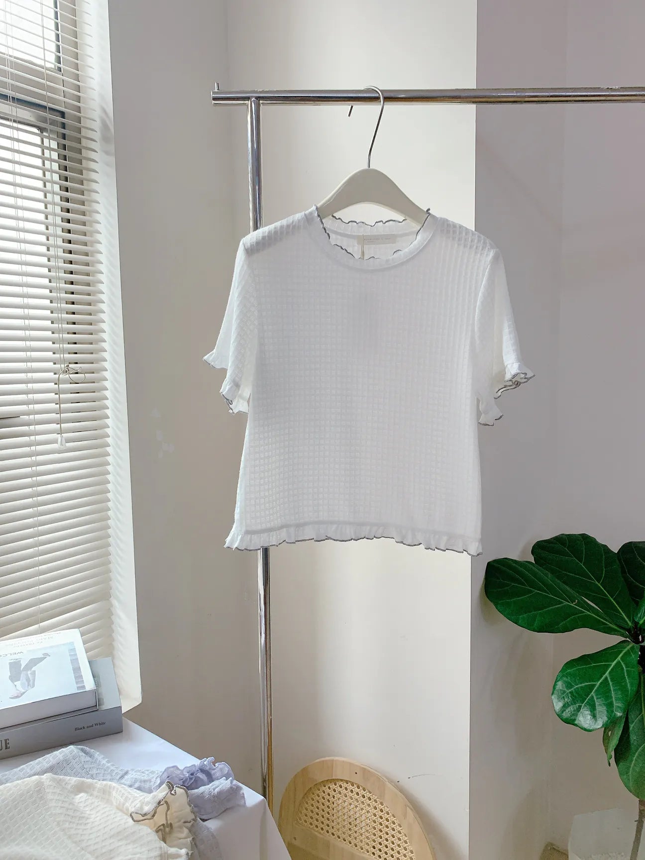 HELLO MILK TEE- 85301 木耳邊上衣