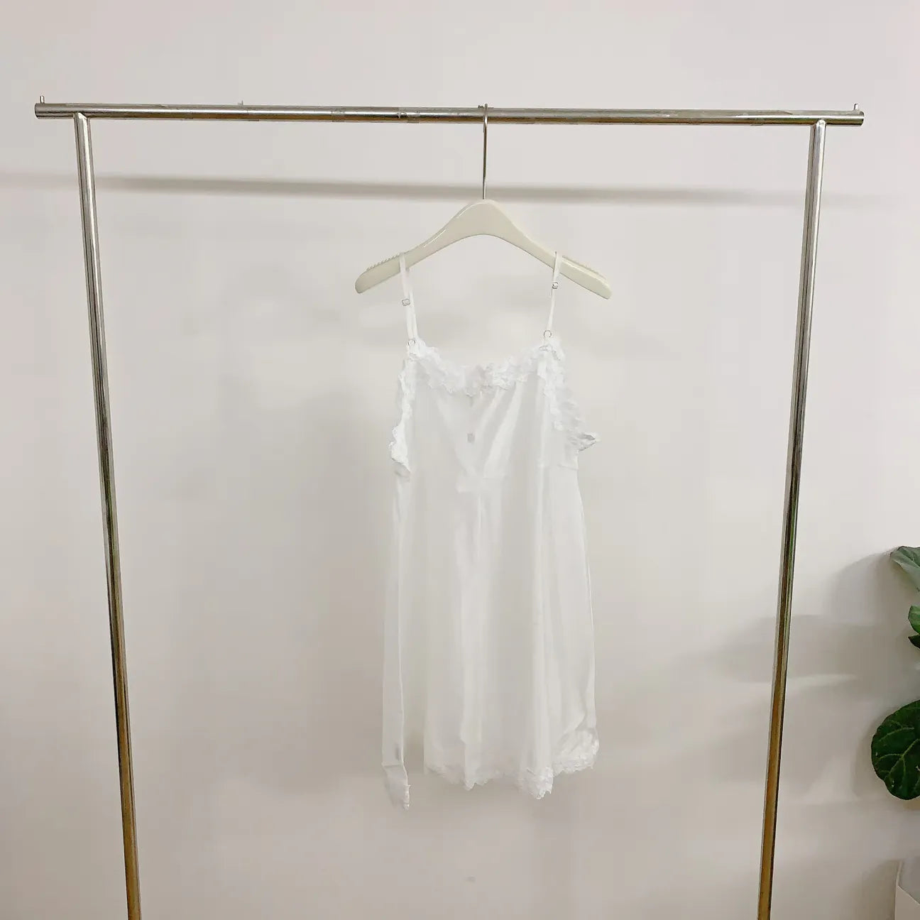 HELLO MILK TEE- 84601 蕾絲吊帶裙