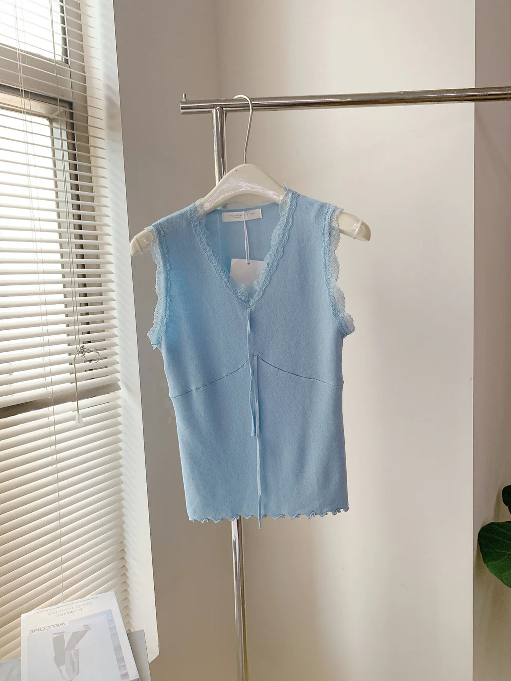 HELLO MILK TEE- 85289 花邊背心衫