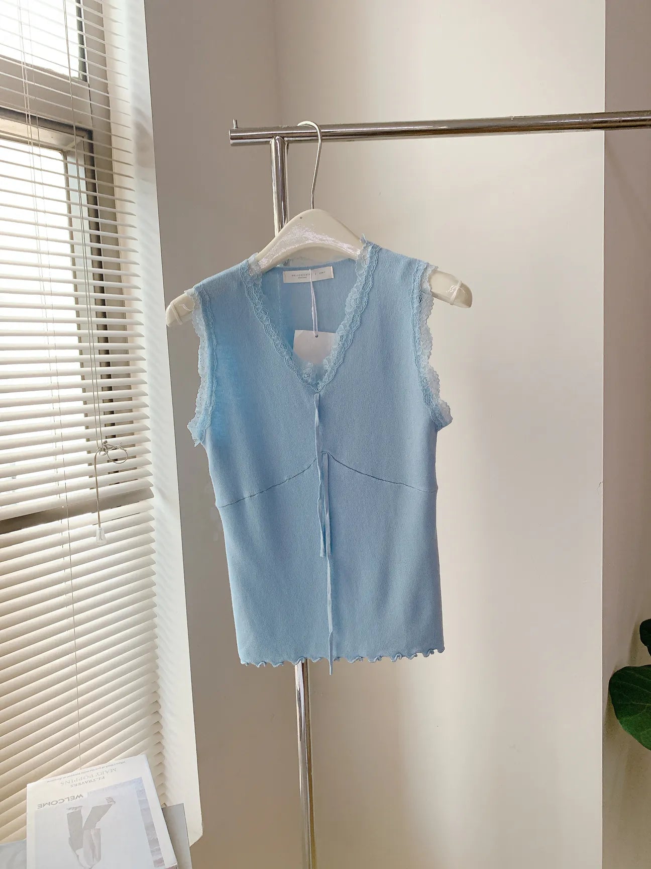 HELLO MILK TEE- 85289 花邊背心衫