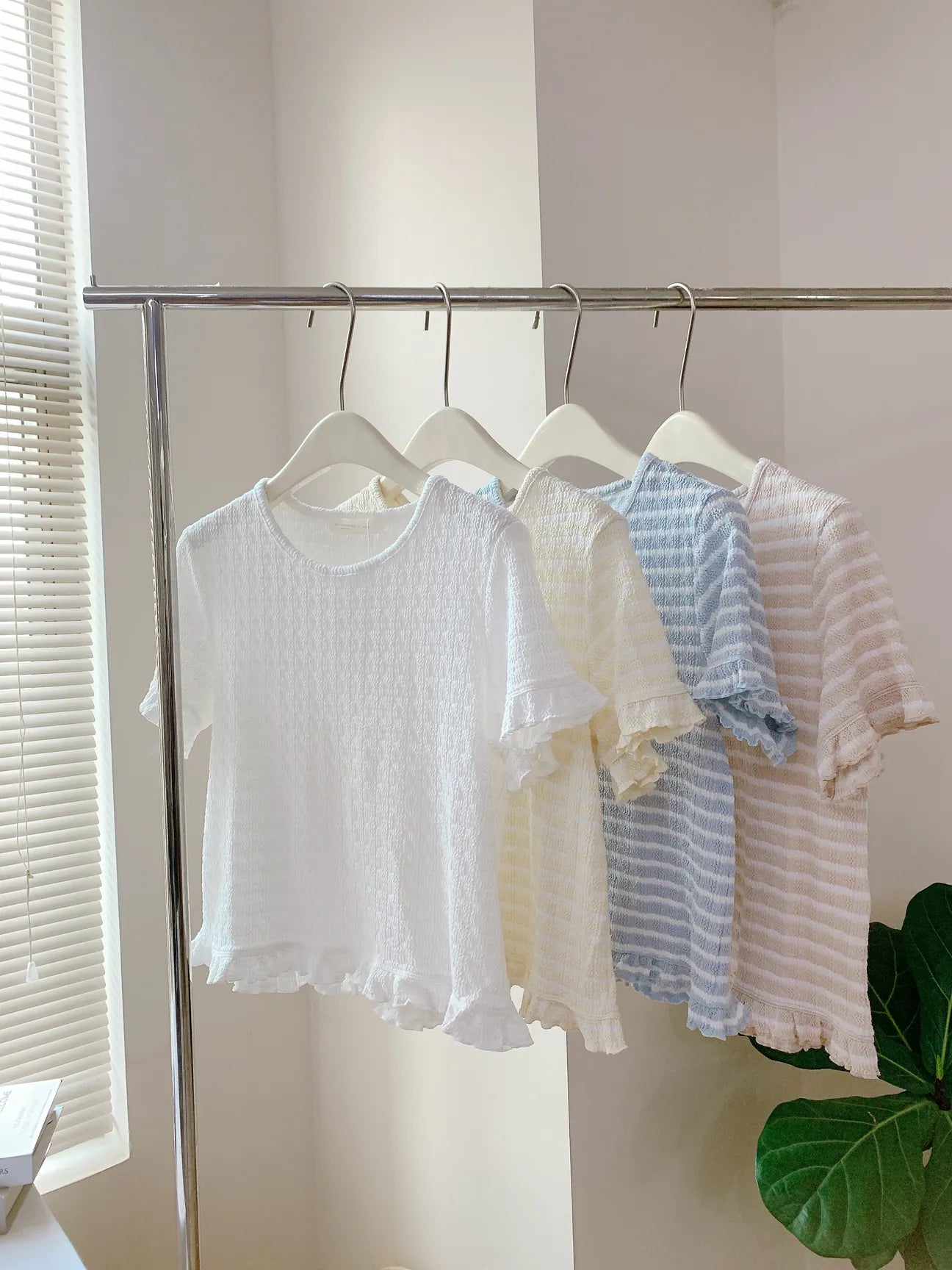 HELLO MILK TEE- 85307 條紋上衣