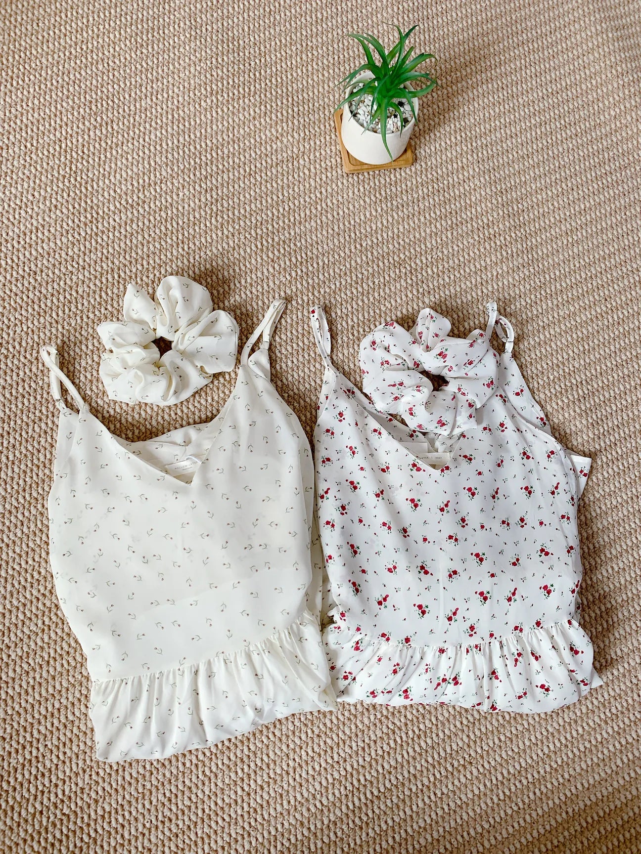 HELLO MILK TEE- 85292 碎花吊帶裙
