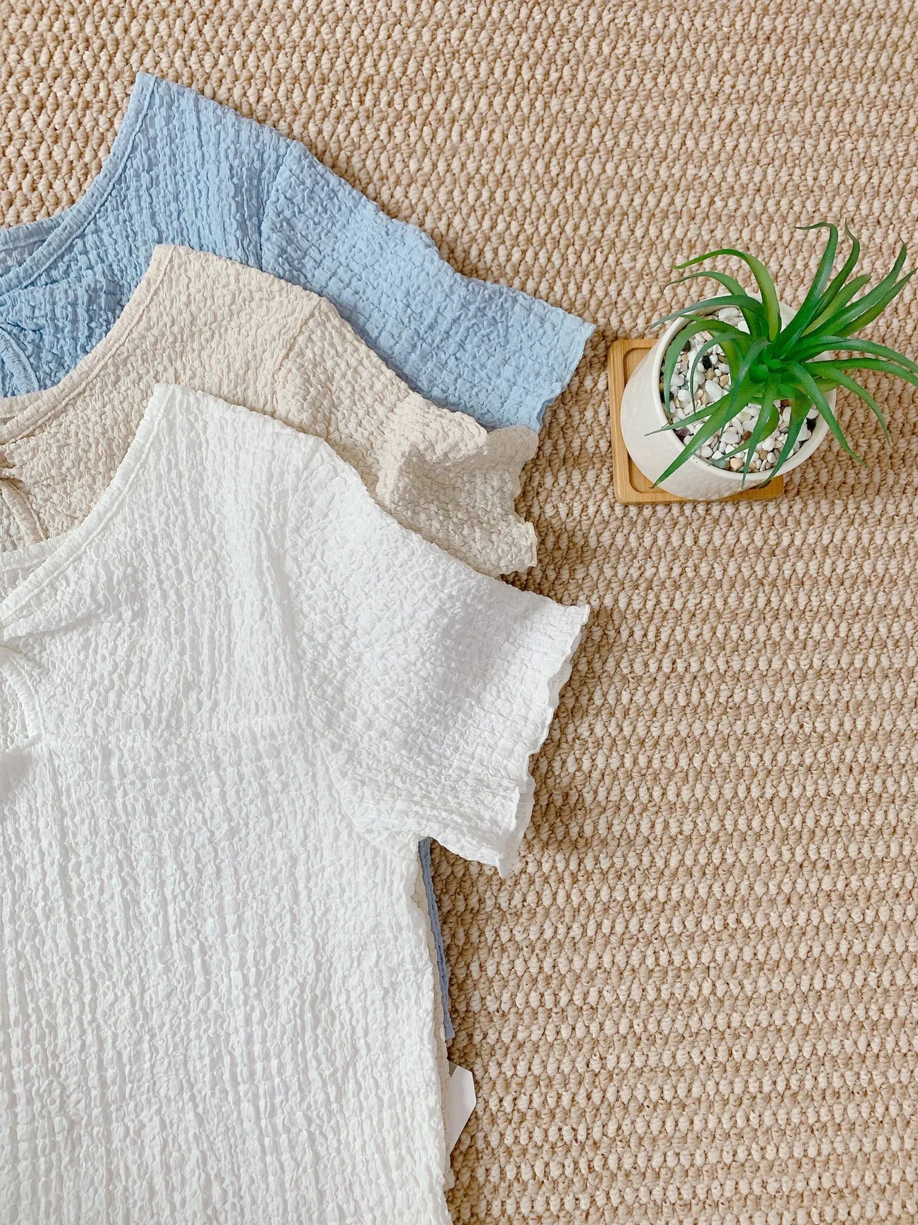 HELLO MILK TEE- 85305 領口鏤空上衣