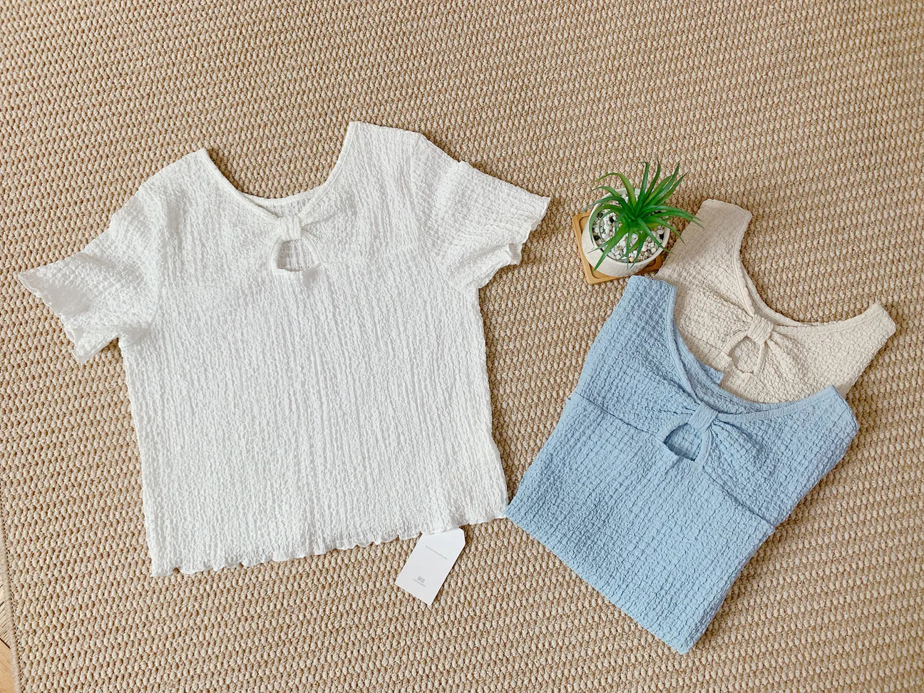 HELLO MILK TEE- 85305 領口鏤空上衣
