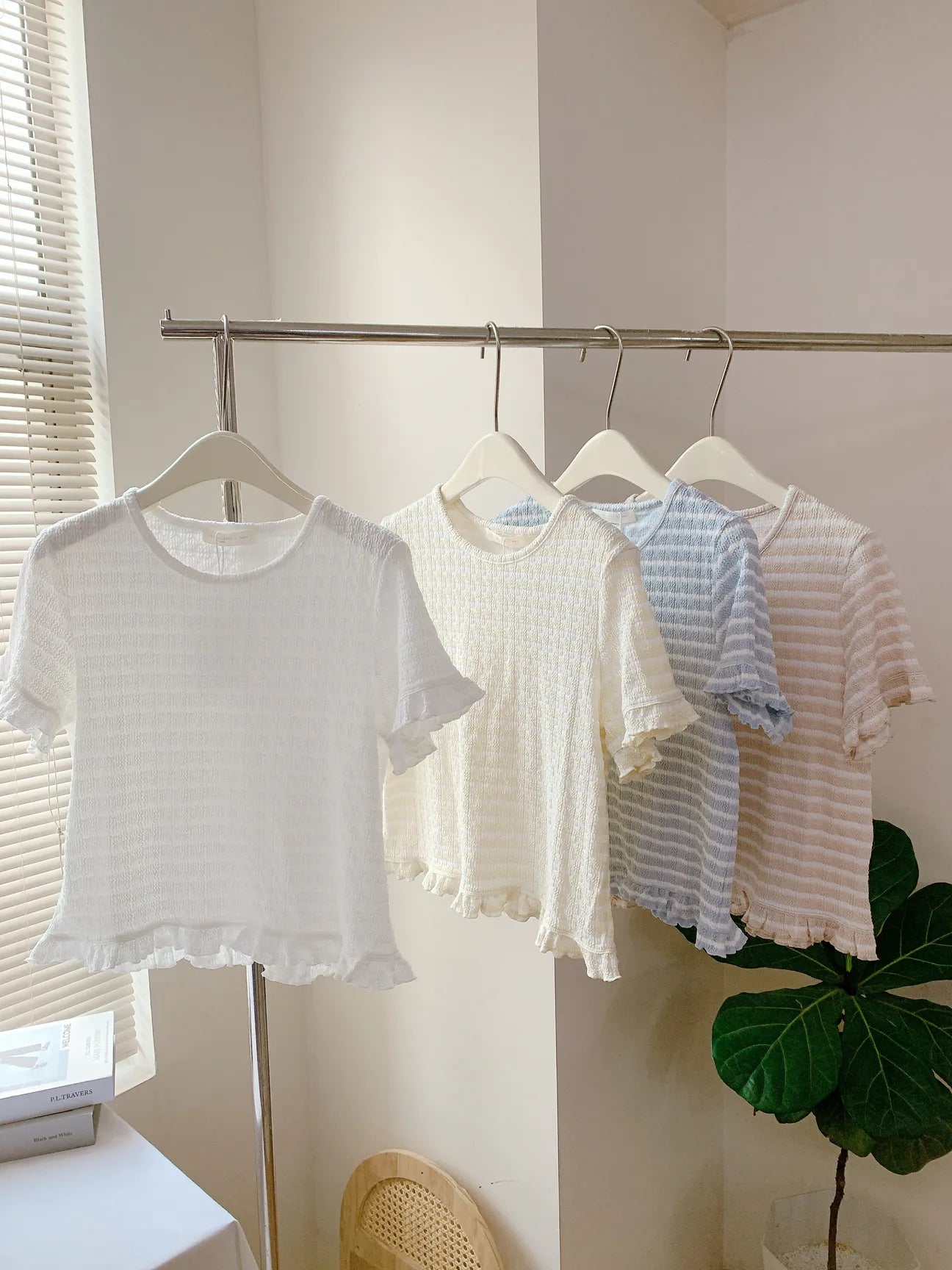 HELLO MILK TEE- 85307 條紋上衣