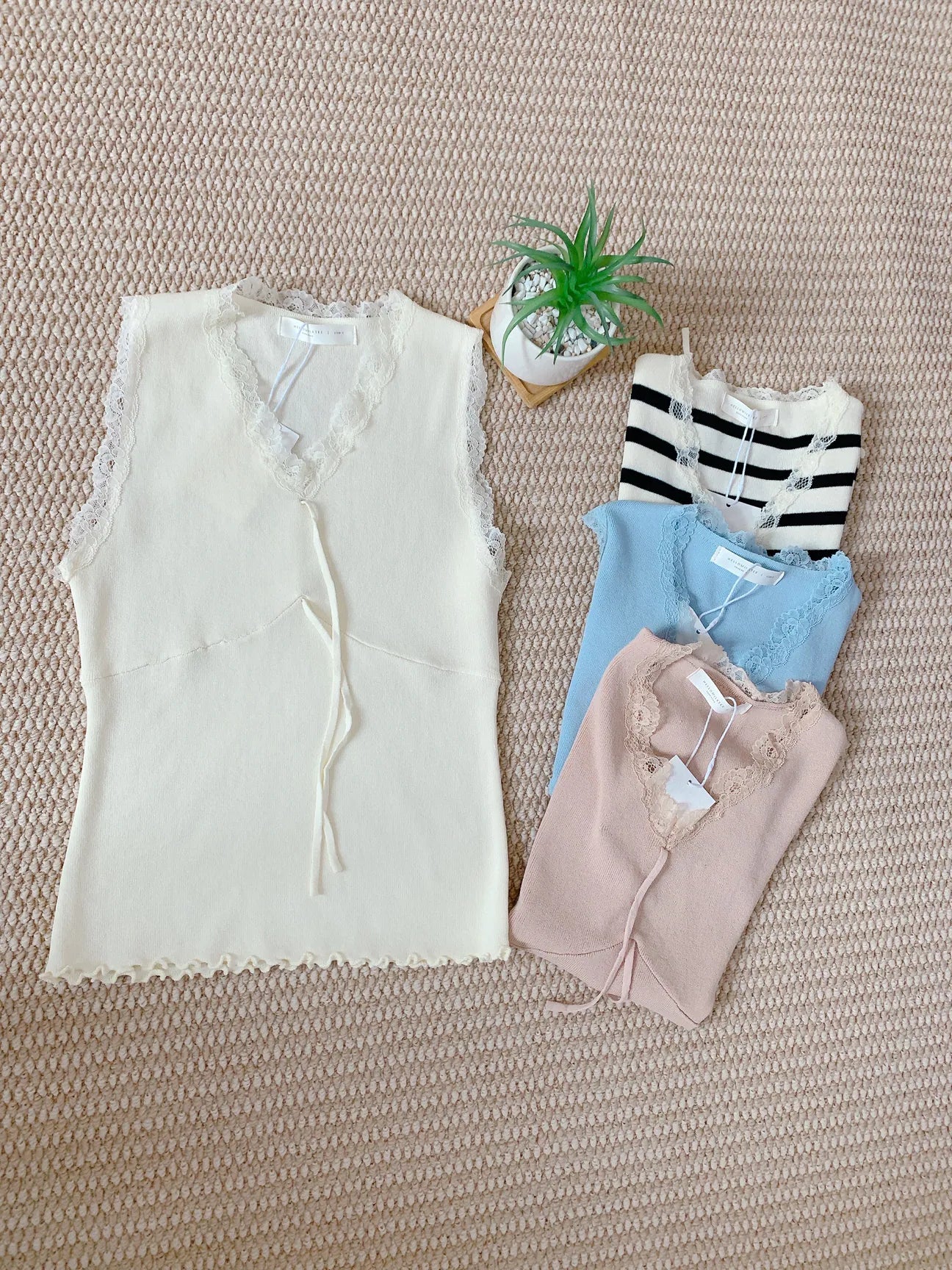 HELLO MILK TEE- 85289 花邊背心衫