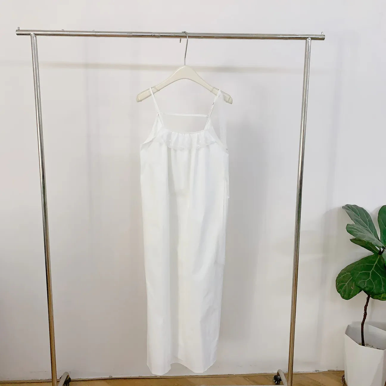 HELLO MILK TEE- 84682 氣質吊帶裙