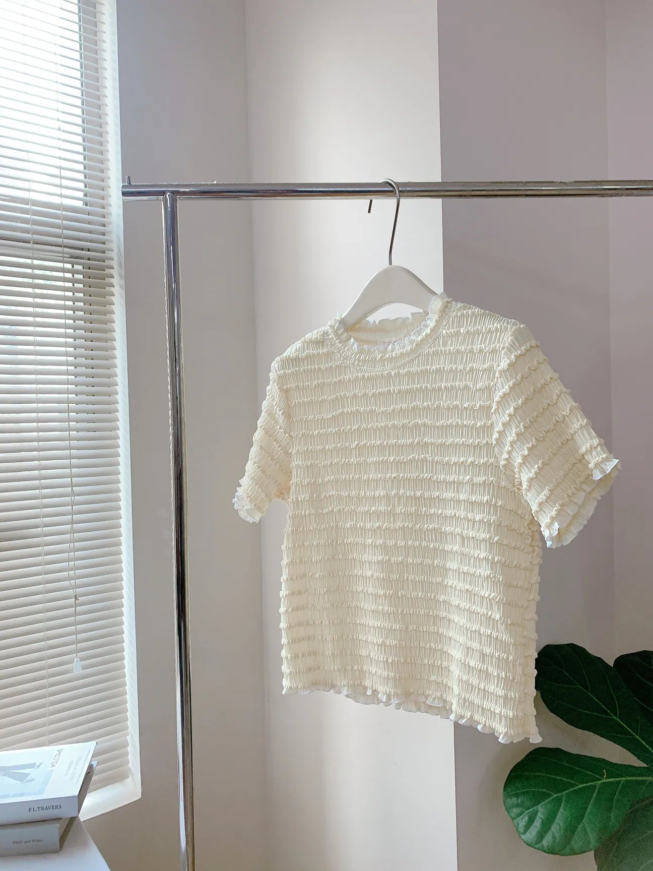 HELLO MILK TEE- 85302 花邊短袖
