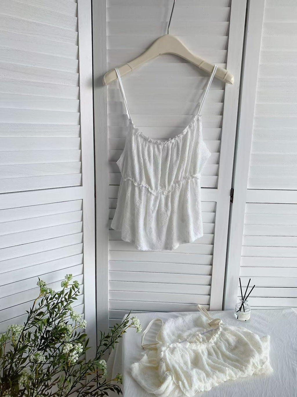 HELLO MILK TEE- 85411 蕾絲吊帶衫