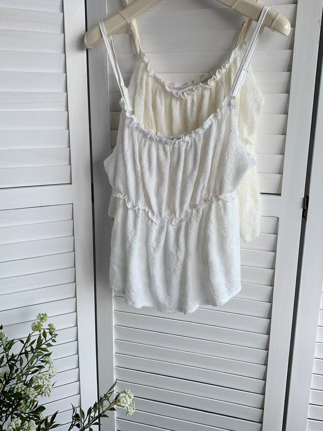 HELLO MILK TEE- 85411 蕾絲吊帶衫