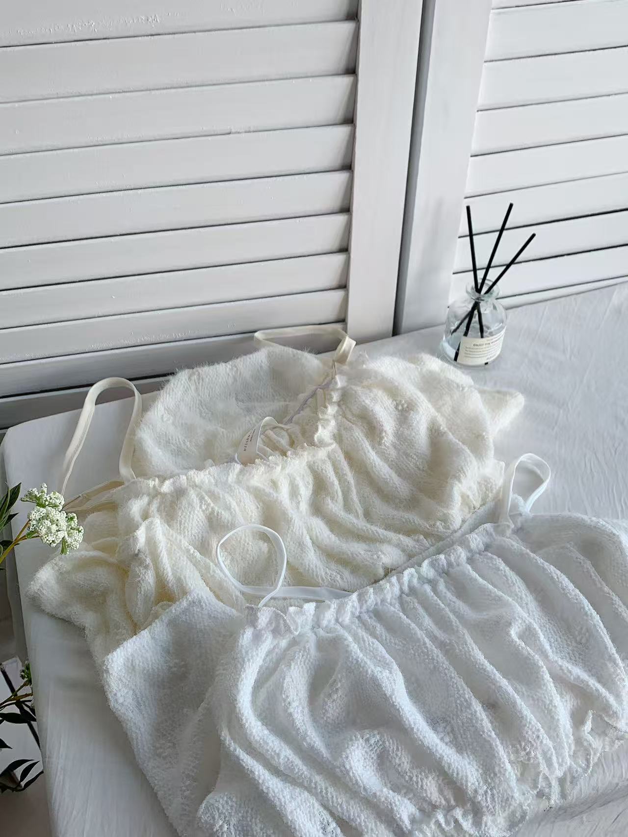 HELLO MILK TEE- 85411 蕾絲吊帶衫