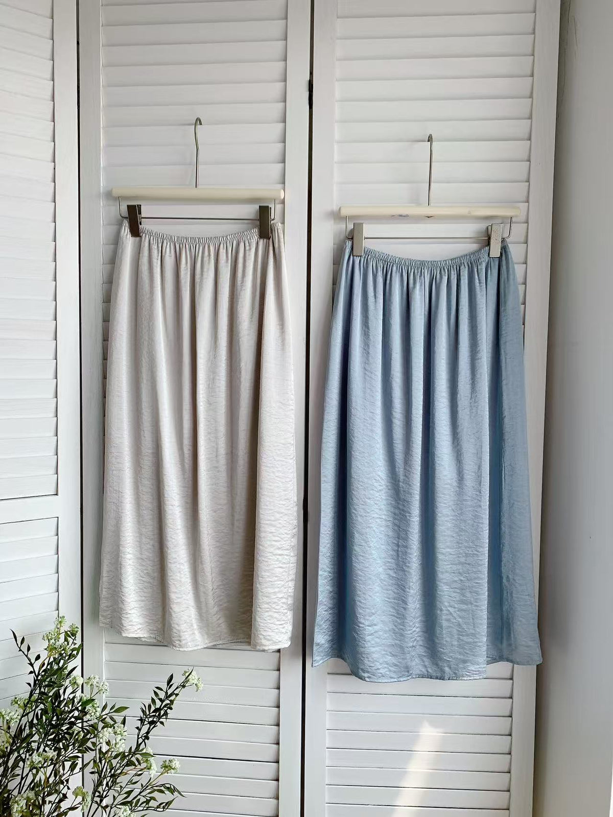 HELLO MILK TEE- 85379 緞面半裙