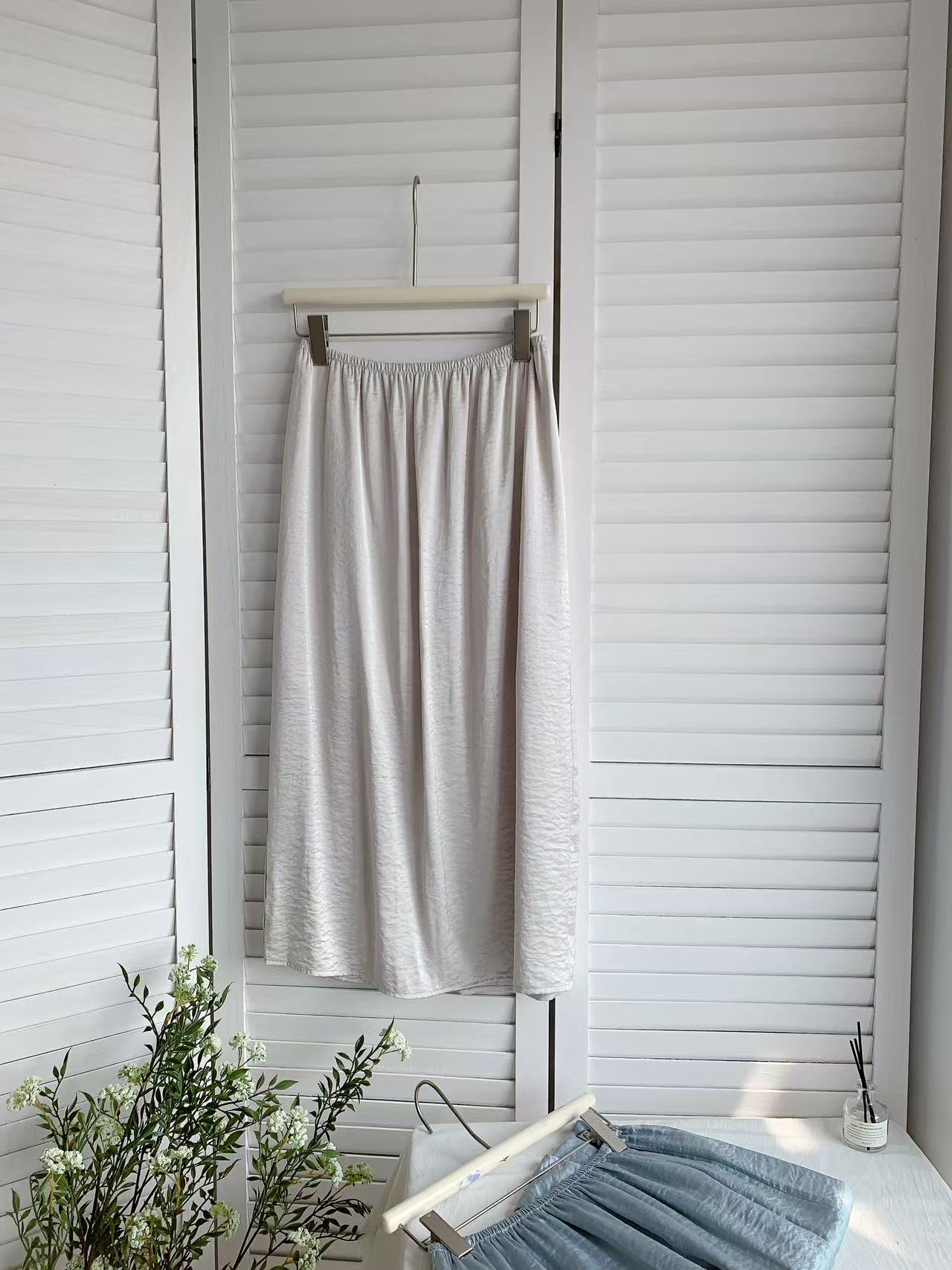 HELLO MILK TEE- 85379 緞面半裙