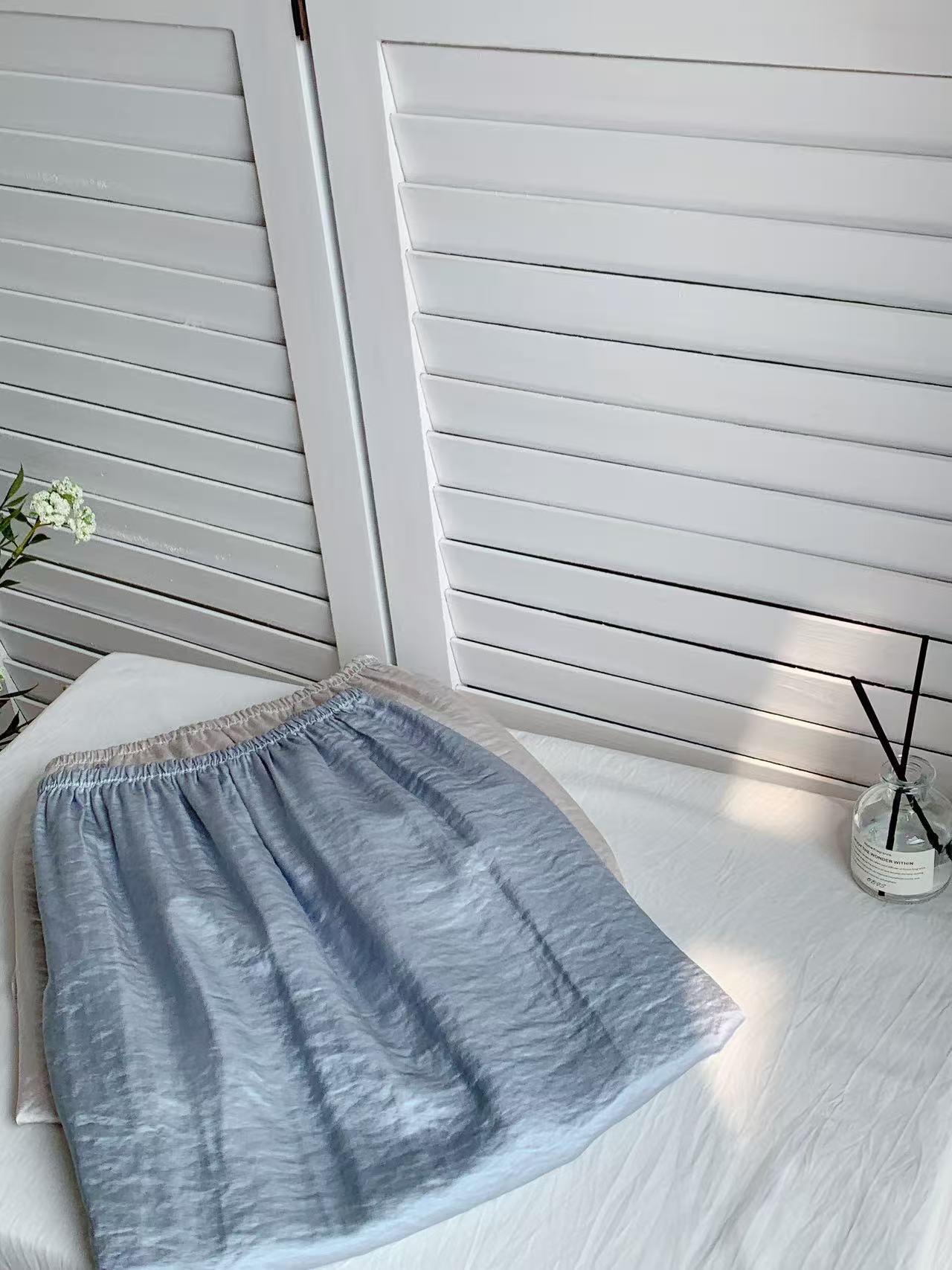 HELLO MILK TEE- 85379 緞面半裙