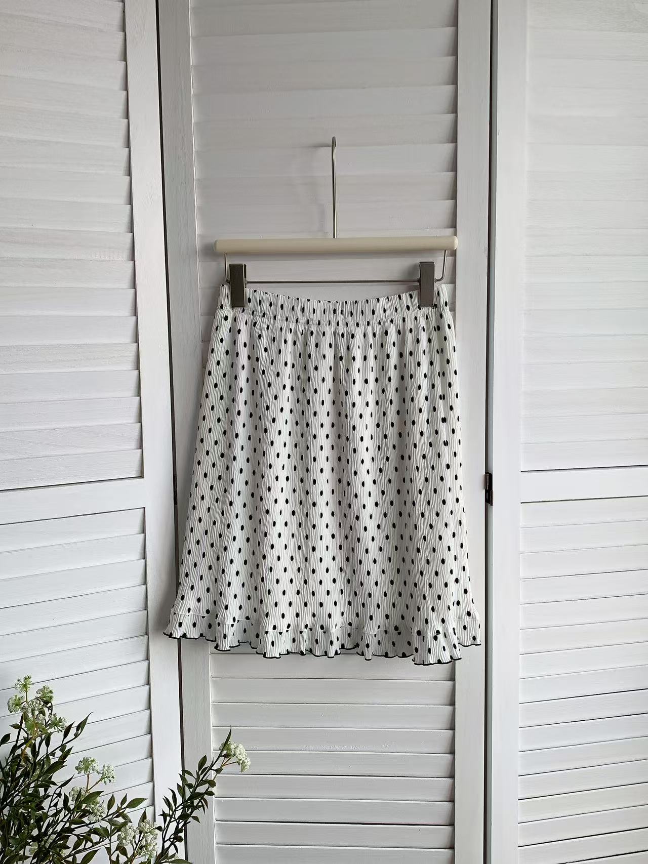 HELLO MILK TEE- 85390 波點半裙