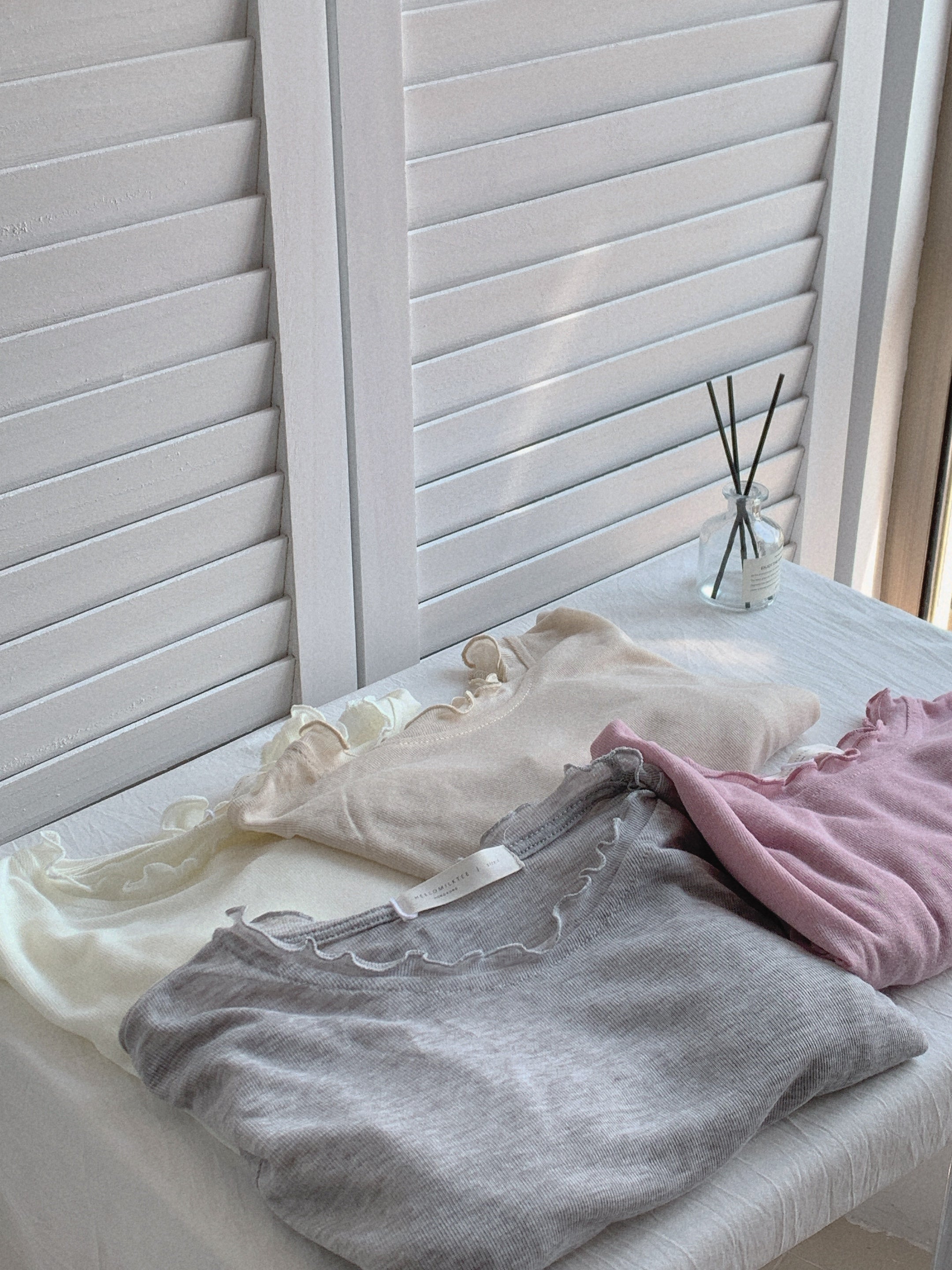 HELLO MILK TEE- 85511 木耳邊上衣