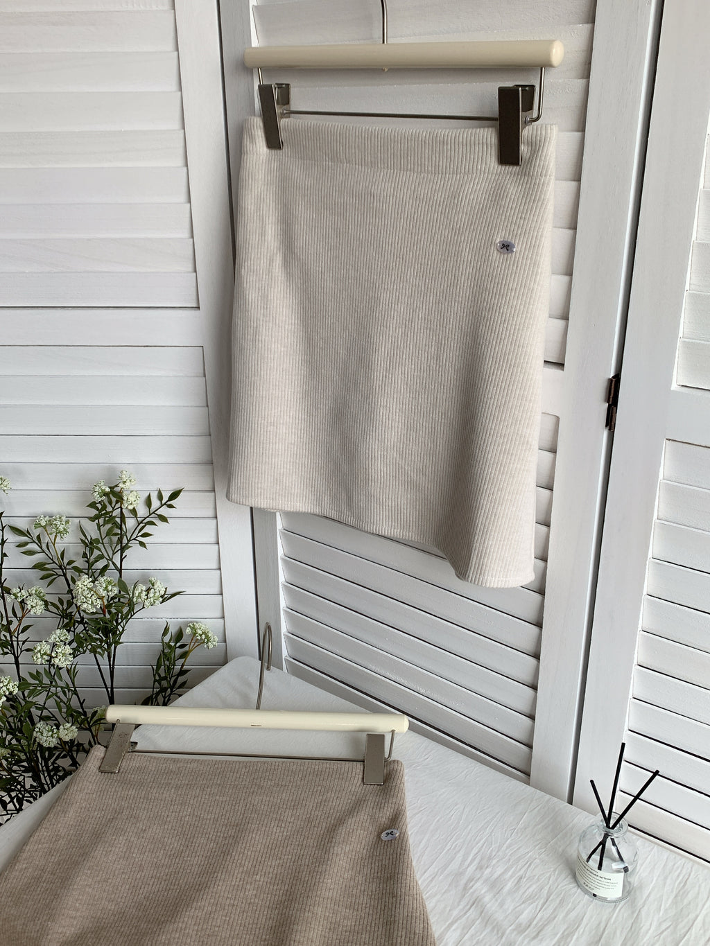 HELLO MILK TEE- 85474 簡約短裙