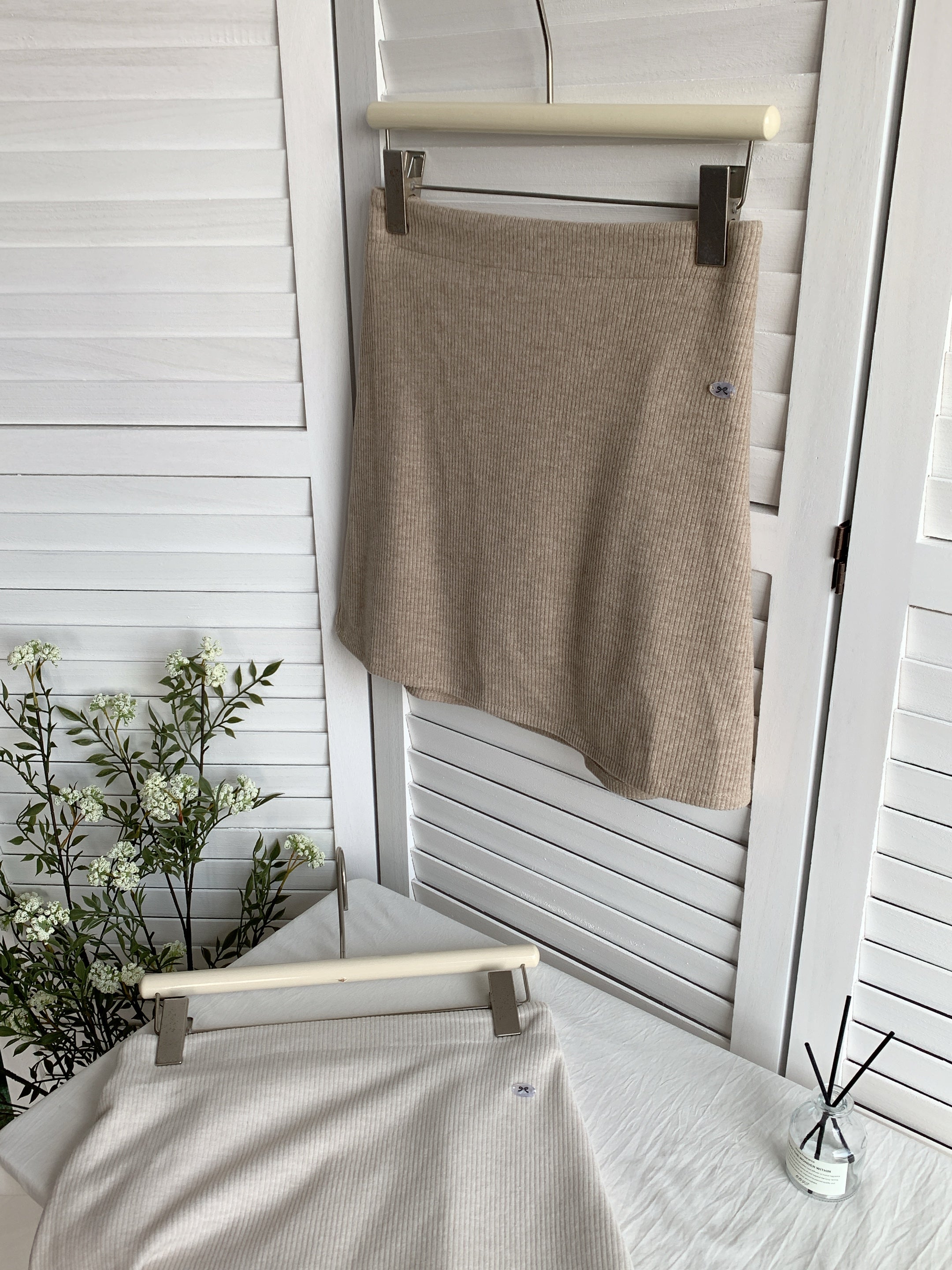 HELLO MILK TEE- 85474 簡約短裙