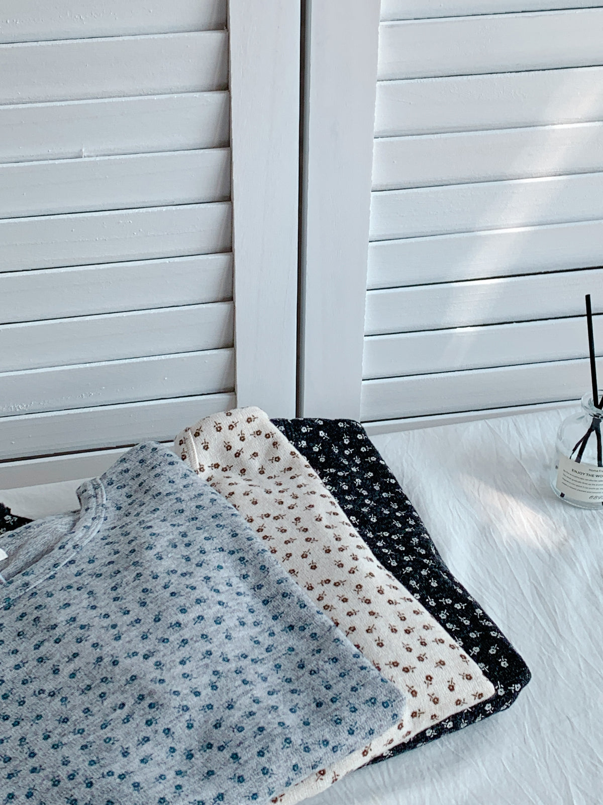 HELLO MILK TEE- 85530 碎花打底衫