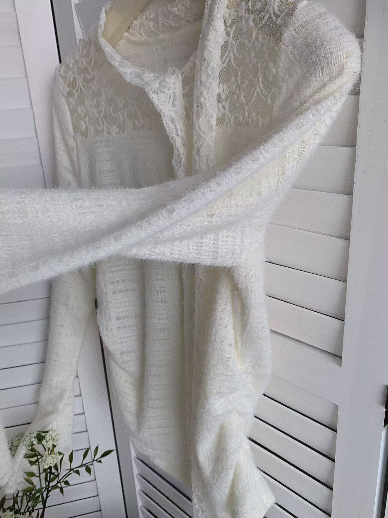 HELLO MILK TEE- 85533 蕾絲上衣