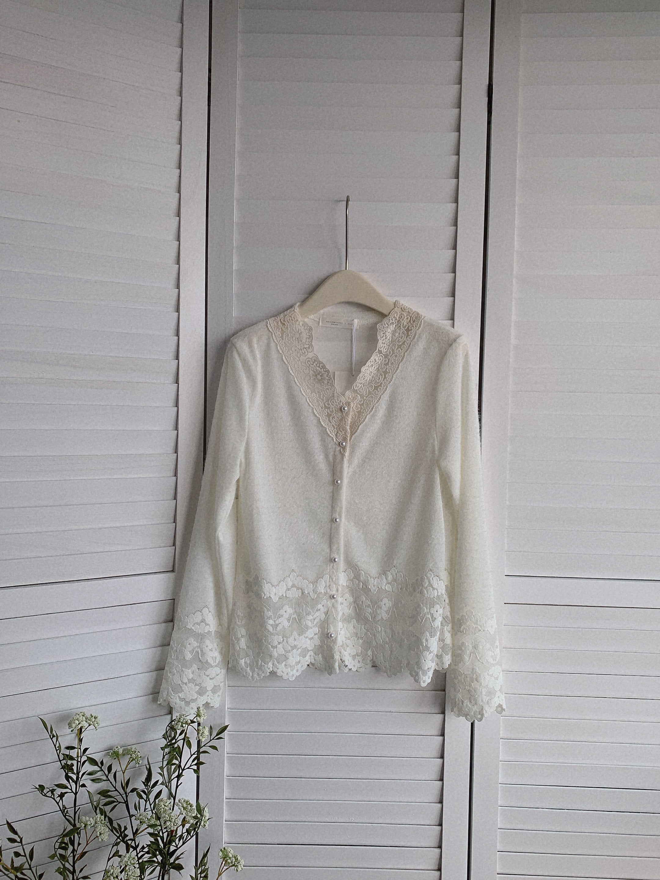 HELLO MILK TEE- 85535 蕾絲拼接衫