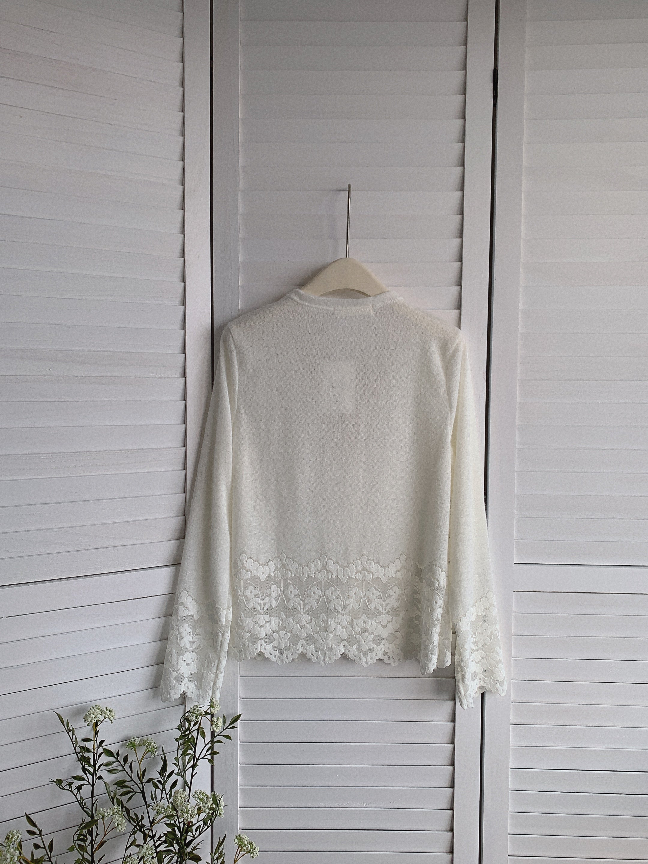 HELLO MILK TEE- 85535 蕾絲拼接衫