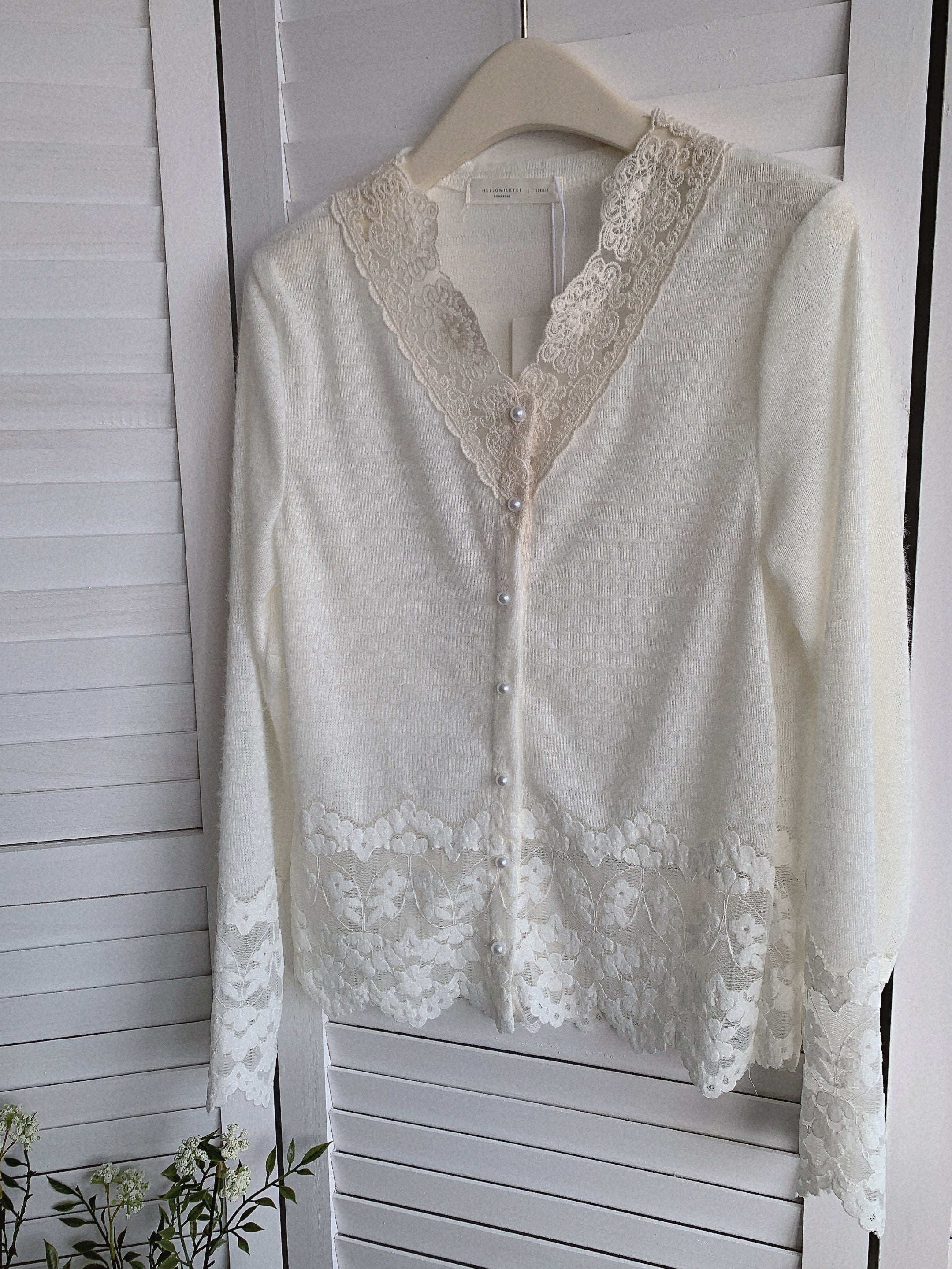 HELLO MILK TEE- 85535 蕾絲拼接衫