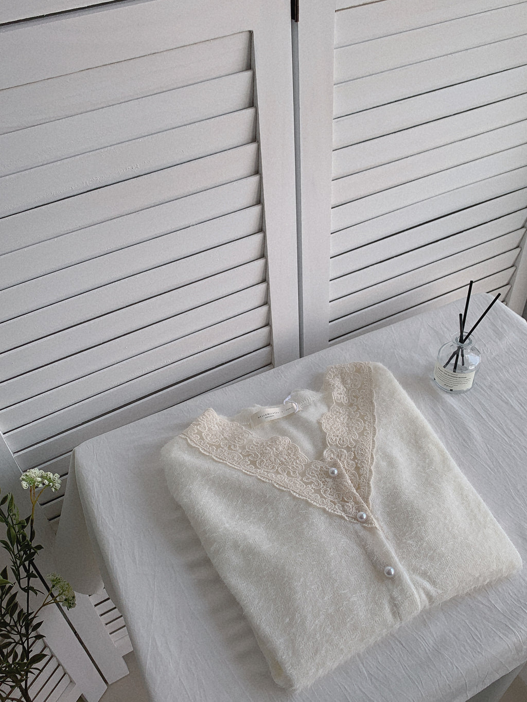 HELLO MILK TEE- 85535 蕾絲拼接衫