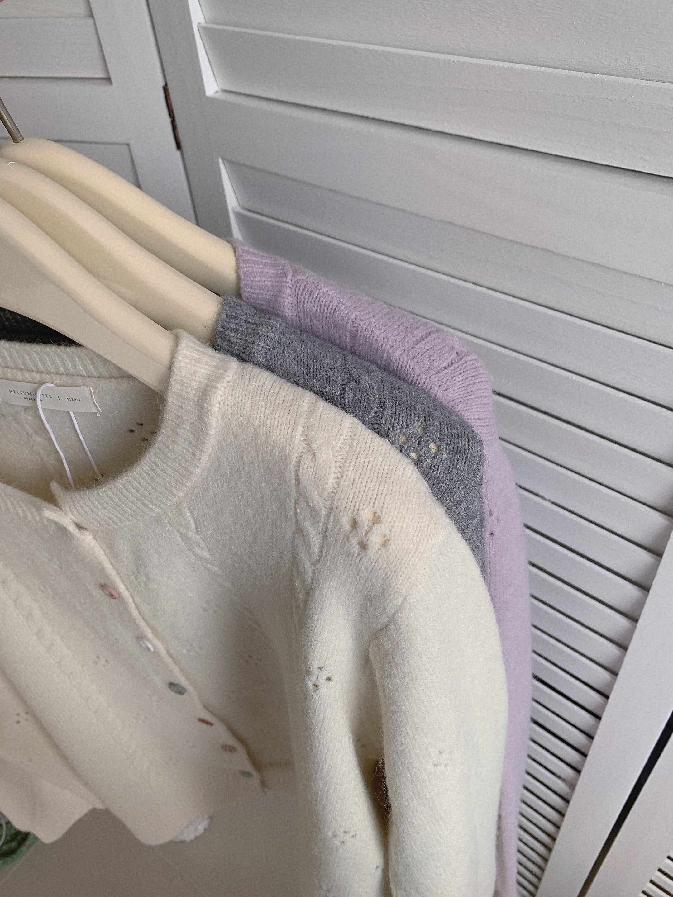 HELLO MILK TEE- 85524 彩扣毛衣