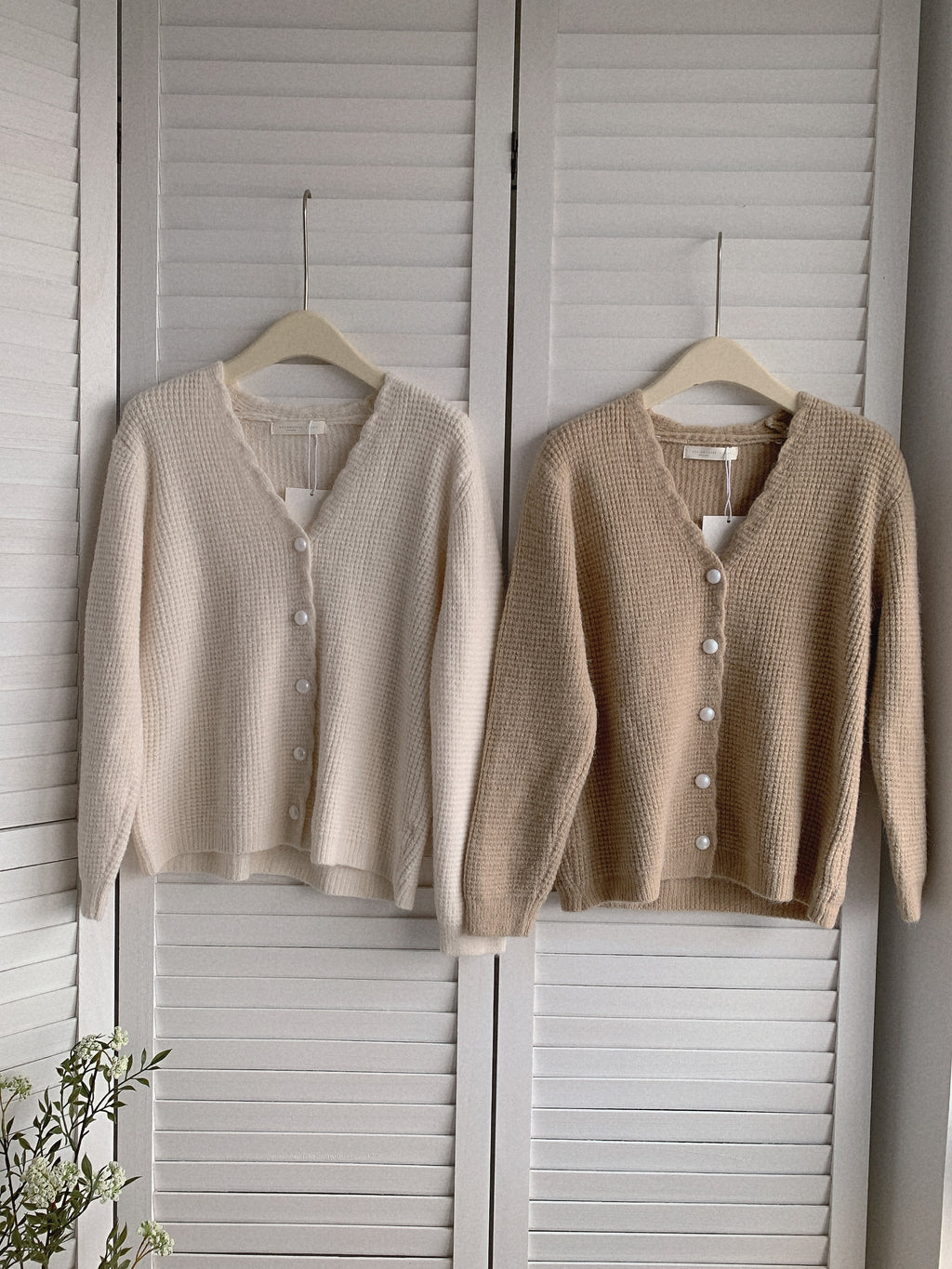 HELLO MILK TEE- 85594 V領針織衫