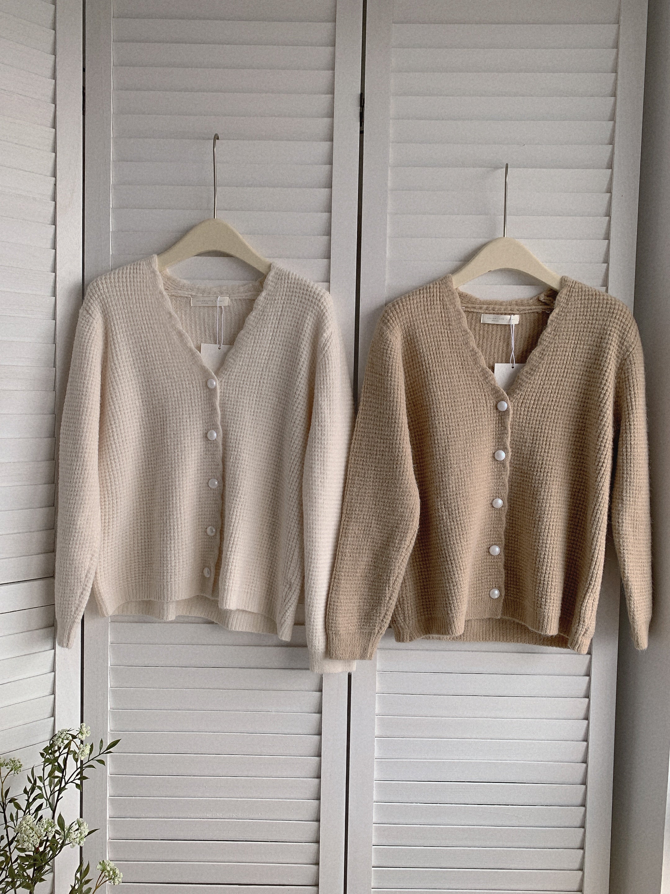 HELLO MILK TEE- 85594 V領針織衫