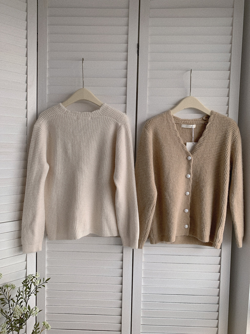 HELLO MILK TEE- 85594 V領針織衫