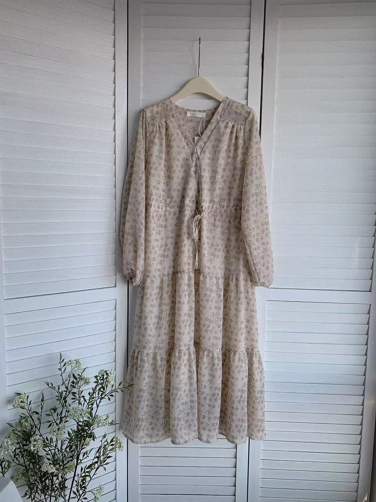 HELLO MILK TEE-85571 碎花連衣裙