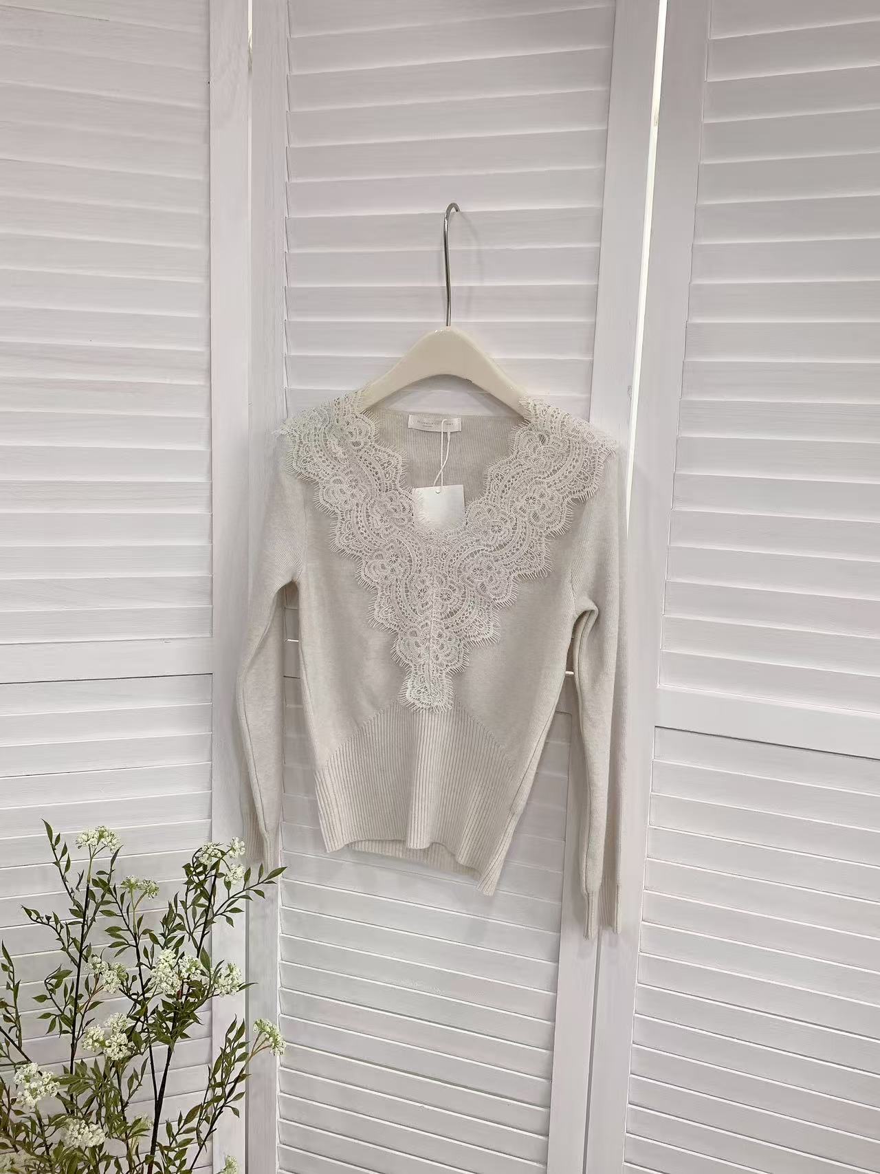 HELLO MILK TEE- 85584 花邊針織衫