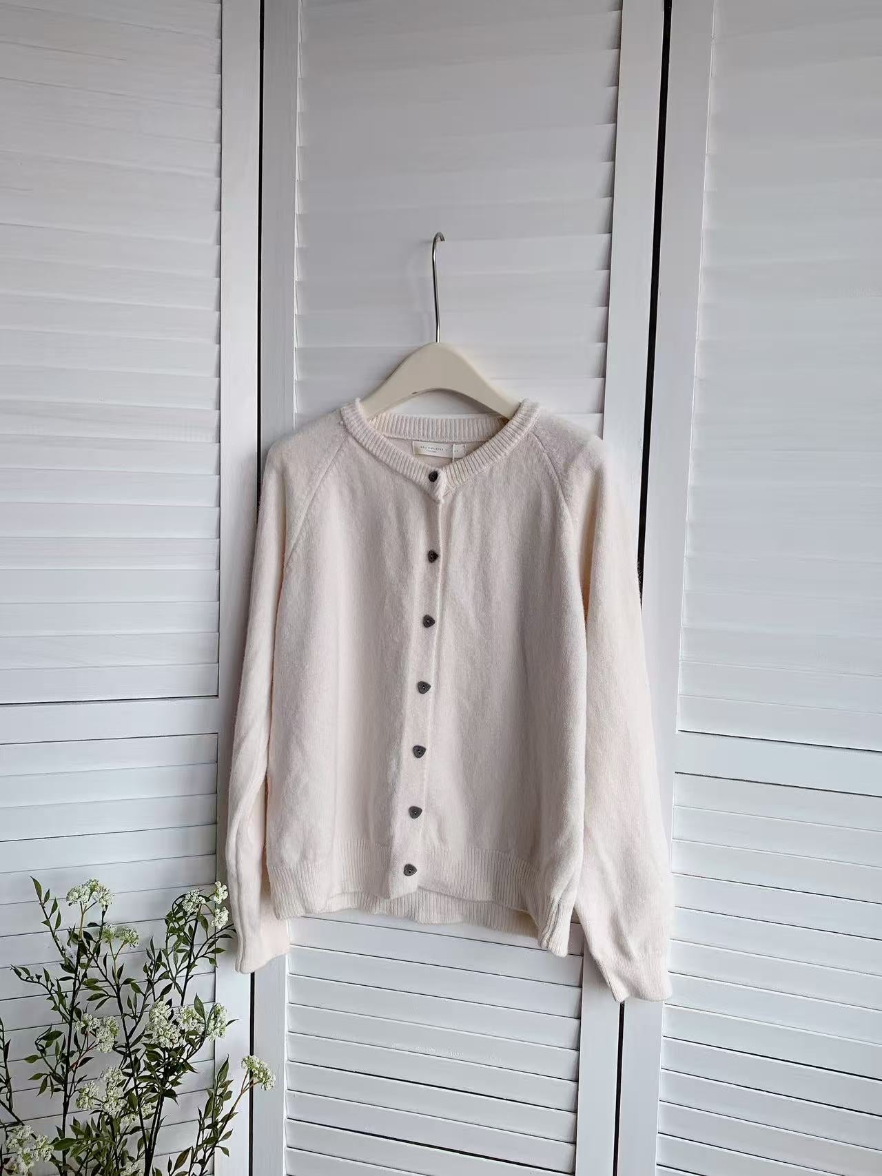 HELLO MILK TEE- 85589 愛心扣開衫