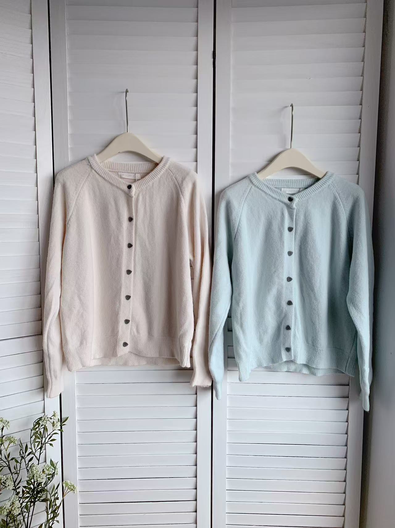 HELLO MILK TEE- 85589 愛心扣開衫