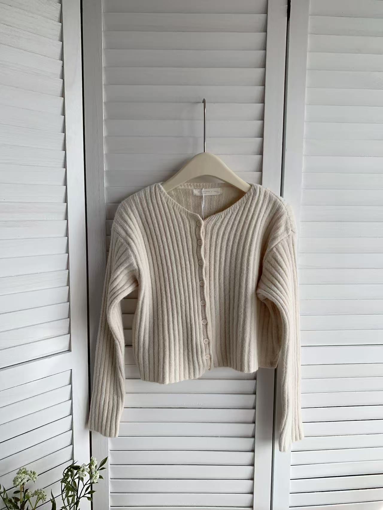 HELLO MILK TEE- 85588 排扣開衫