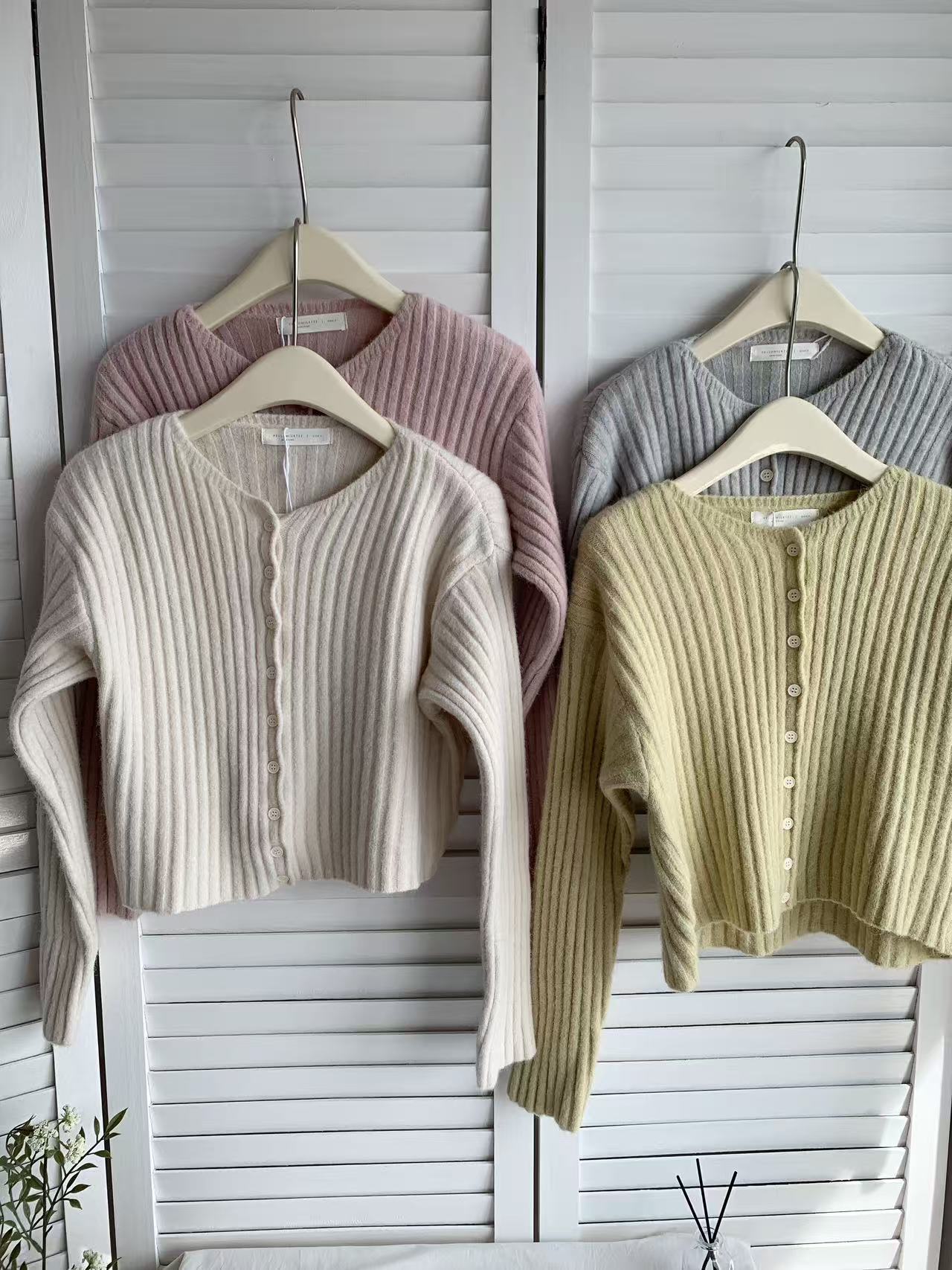 HELLO MILK TEE- 85588 排扣開衫