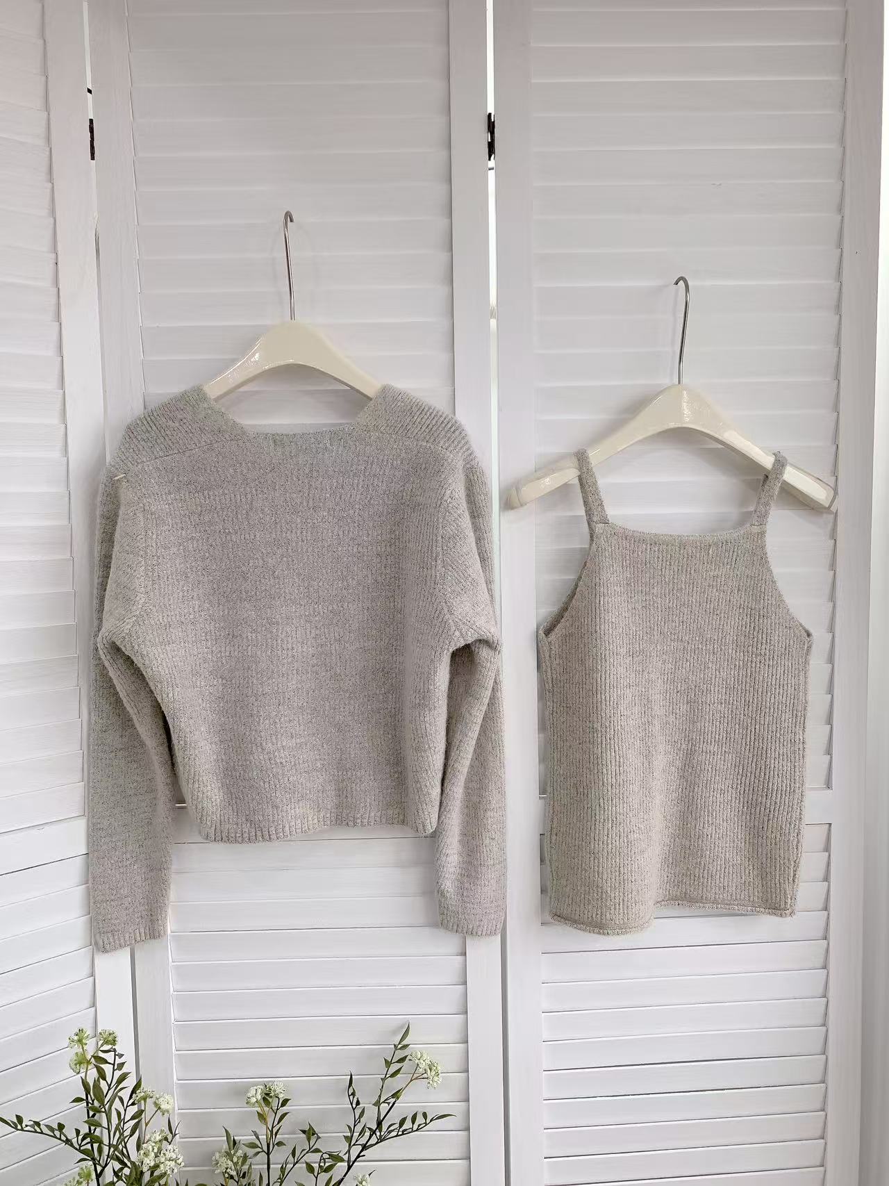 HELLO MILK TEE- 85580 V領套裝