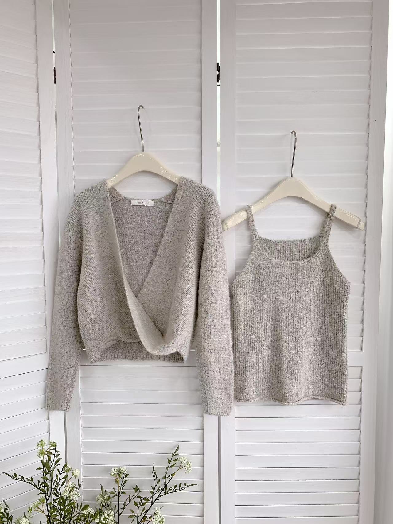 HELLO MILK TEE- 85580 V領套裝