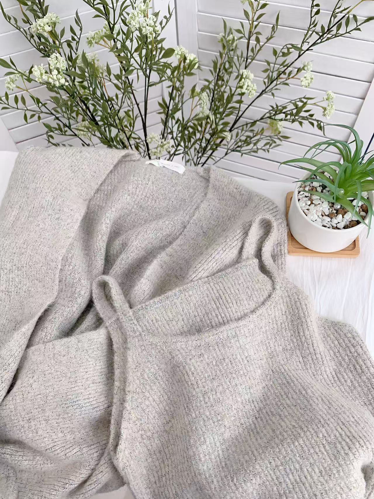 HELLO MILK TEE- 85580 V領套裝