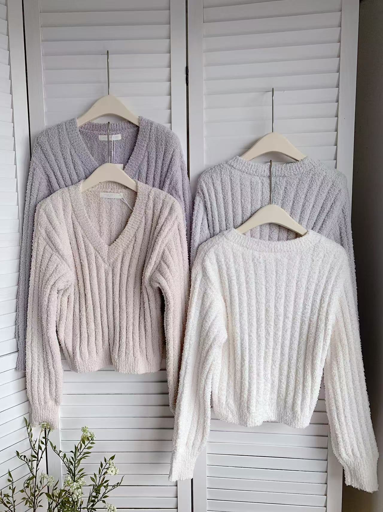 HELLO MILK TEE- 85703 V領毛衣