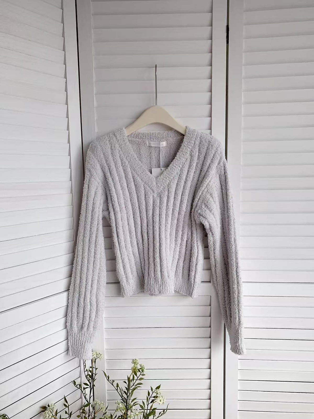 HELLO MILK TEE- 85703 V領毛衣