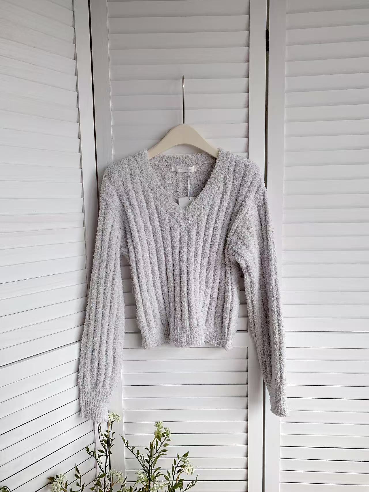 HELLO MILK TEE- 85703 V領毛衣