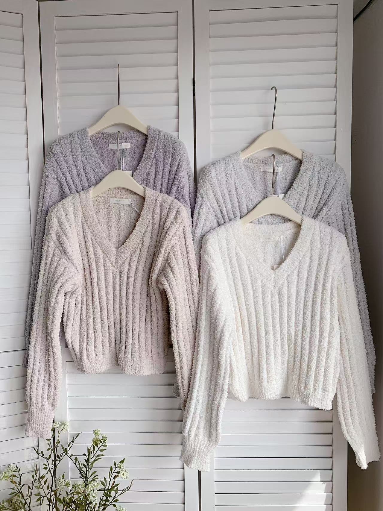 HELLO MILK TEE- 85703 V領毛衣