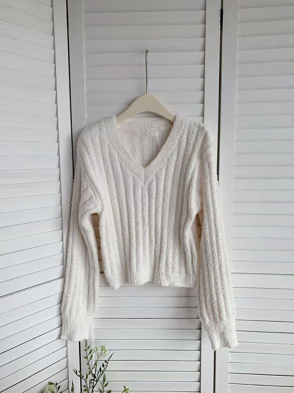 HELLO MILK TEE- 85703 V領毛衣