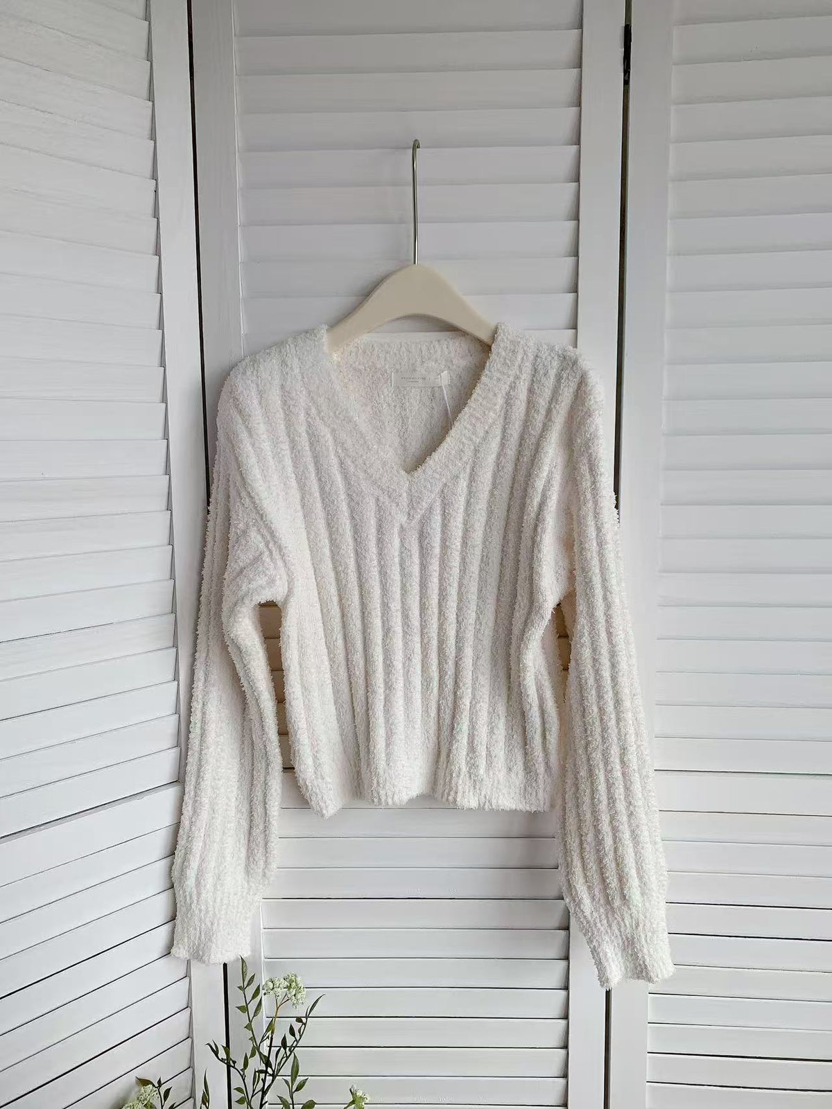 HELLO MILK TEE- 85703 V領毛衣