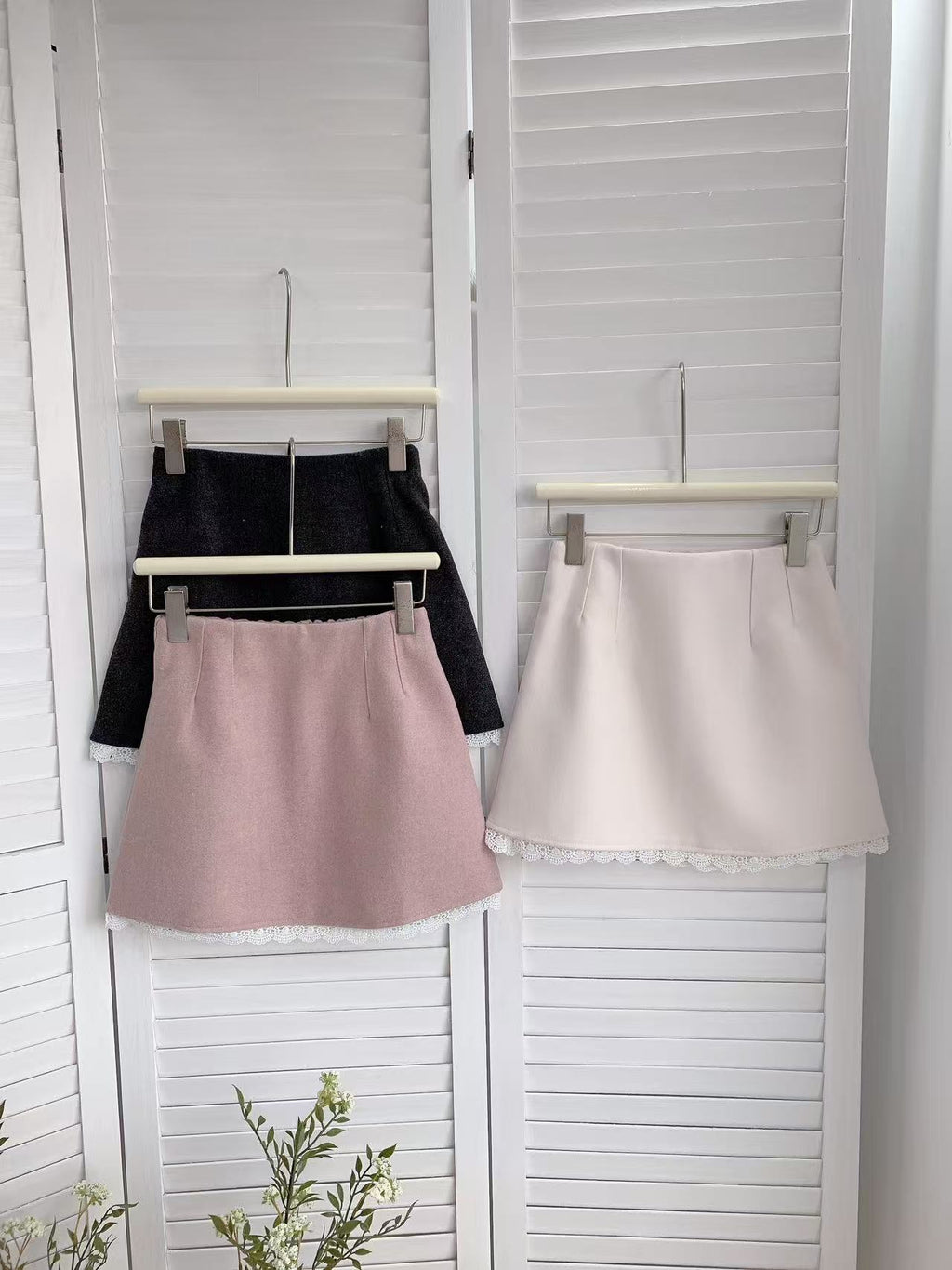 HELLO MILK TEE- 85575 蕾絲邊短裙