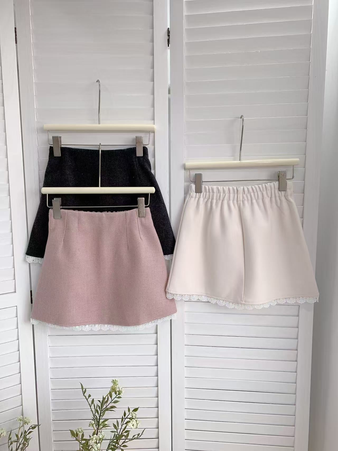 HELLO MILK TEE- 85575 蕾絲邊短裙